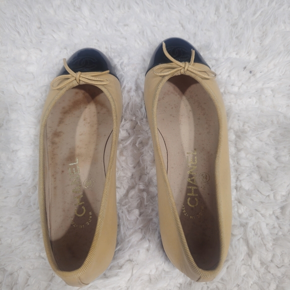 Preloved Chanel Flats Women's Leather Two Tone Flats Beige - Picture 5 of 14